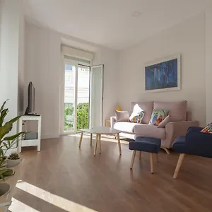 Apartamento Rd Aparcamiento Incluido Triana Luminoso Cómodo 2bd 2bth, Sevilha